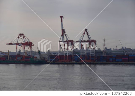 Osaka harbor 137842263