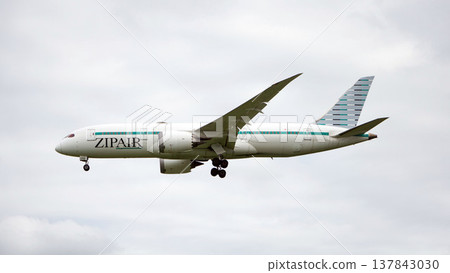 Zipaizr 客機起飛前 Zipaizr 客機起飛前 137843030