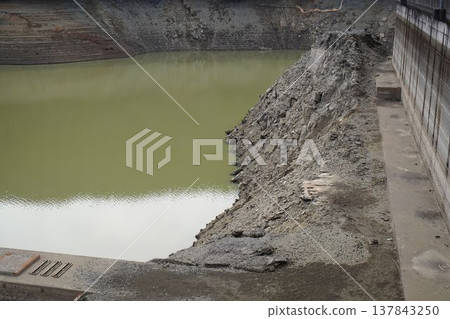 嚴重乾旱 137843250