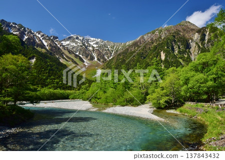 Early summer, fresh greenery in Kamikochi Early summer, fresh greenery in Kamikochi 137843432
