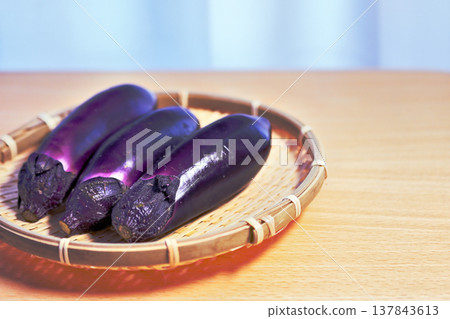 新鮮的茄子 137843613