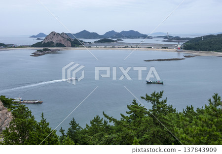 Scenery of the Gogunsan Island near Gunsan, Jeollabuk-do. Scenery of the Gogunsan Island near Gunsan, Jeollabuk-do. 137843909
