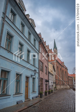 Old streets of Riga city center in the evening. Latvia 137844019