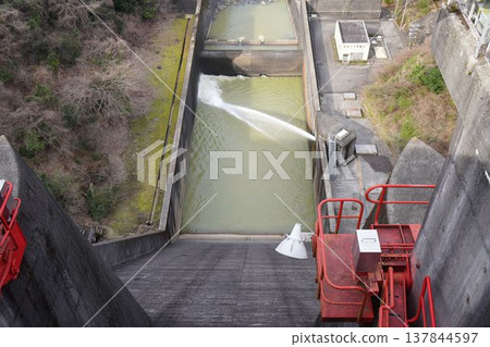 Dam radial gates Dam radial gates 137844597