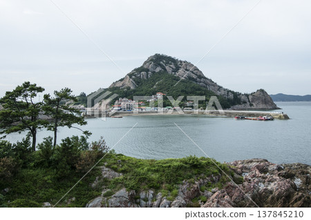 Scenery of the Gogunsan Islands near Gunsan, Jeollabuk-do. Scenery of the Gogunsan Islands near Gunsan, Jeollabuk-do. 137845210