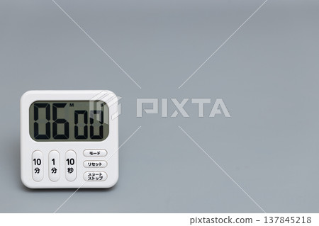 廚房定時器設定為 6 分鐘 137845218