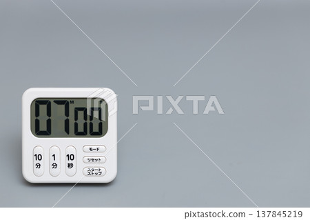 Kitchen timer set to 7 minutes Kitchen timer set to 7 minutes 137845219