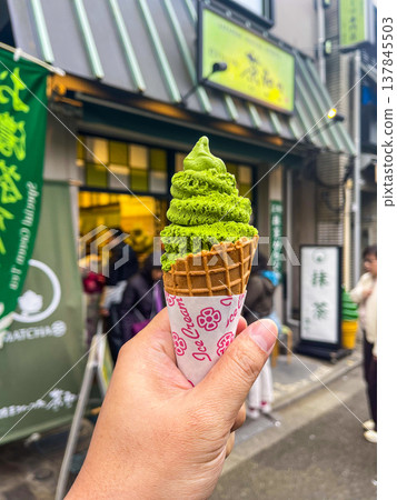 Green tea ice cream or soft serve ice cream is a famous item sold at tourist spots and shops in Japan. 137845503