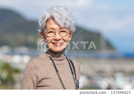 Senior woman traveling Senior woman traveling 137846025
