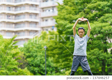 Senior men stretching 137846257