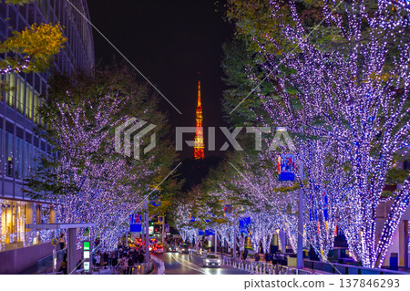 Roppongi Hills decorating with lights and Tokyo tower to celebrate the annual Christmas festival is a famous place in Japan 137846293