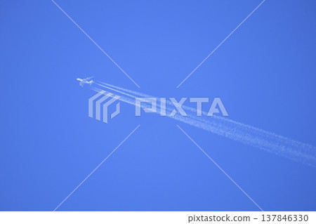 Contrail Contrail 137846330