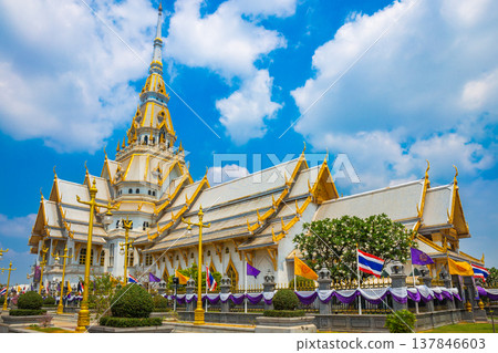Wat Sothon Wararam Worawihan is located on the bank of the Bang Pakong River, Na Mueang Subdistrict, Mueang Chachoengsao District, Chachoengsao Province. It is a third-class royal temple 137846603
