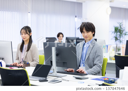 Men and women working in business offices Men and women working in business offices 137847646