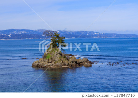 The breathtaking scenery of Amaharashi Coast in Toyama in the middle of winter The breathtaking scenery of Amaharashi Coast in Toyama in the middle of winter 137847710