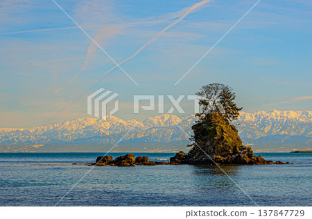 The breathtaking scenery of Amaharashi Coast in Toyama in the middle of winter The breathtaking scenery of Amaharashi Coast in Toyama in the middle of winter 137847729