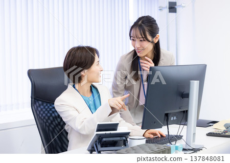 Men and women working in business offices Men and women working in business offices 137848081