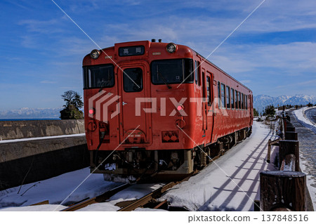 A popular train that passes along the Amaharashi Coast, which is especially beautiful in winter. A popular train that passes along the Amaharashi Coast, which is especially beautiful in winter. 137848516