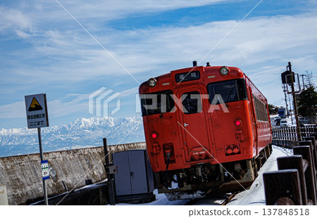 A popular train that passes along the Amaharashi Coast, which is especially beautiful in winter. A popular train that passes along the Amaharashi Coast, which is especially beautiful in winter. 137848518