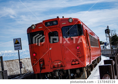 A popular train that passes along the Amaharashi Coast, which is especially beautiful in winter. A popular train that passes along the Amaharashi Coast, which is especially beautiful in winter. 137848519