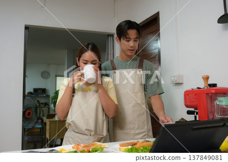 Asian couple at home Asian couple at home 137849081