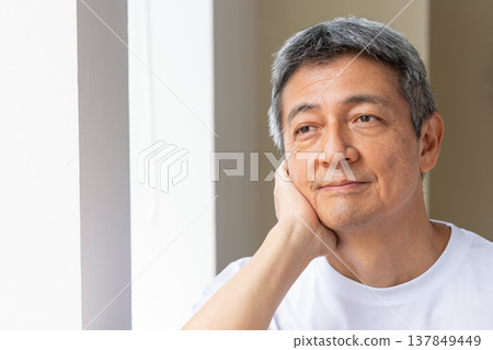 中年男子簡介 中年男子簡介 137849449