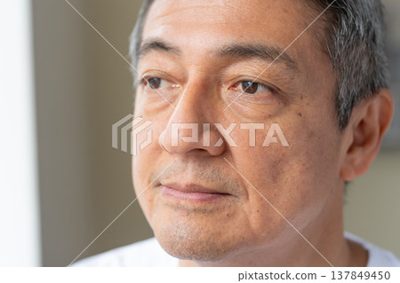 中年男子簡介 中年男子簡介 137849450