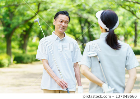 Senior couple with golf clubs Senior couple with golf clubs 137849660