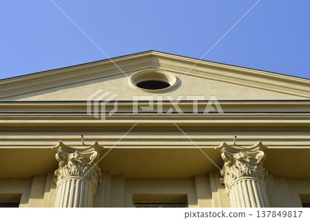 Classical building pediment with Corinthian columns 137849817