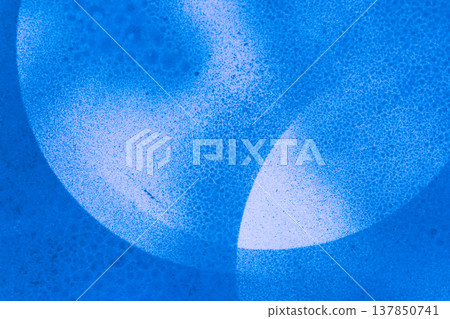 背景塗有藍色噴漆 背景塗有藍色噴漆 137850741