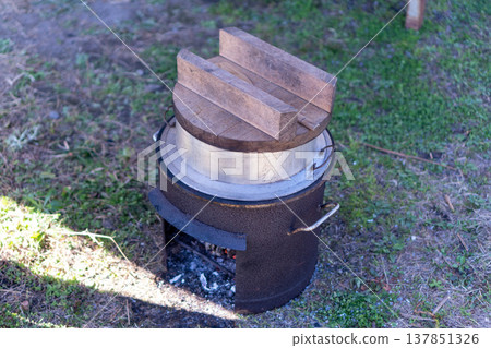 Kamado (traditional Japanese cooking stove) 137851326