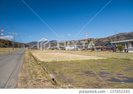 Rural scenery of Nishiasaimachi, Lake Biwa, Nagahama City, Shiga Prefecture 137852283