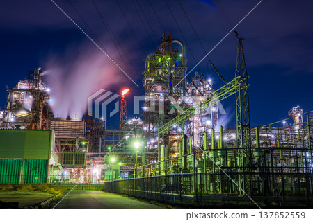 三重縣四日市工廠夜景,鹽濱地區 三重縣四日市工廠夜景,鹽濱地區 137852559