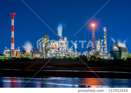 Factory night view from Isozu/Suzuka River estuary, Yokkaichi City, Mie Prefecture Factory night view from Isozu/Suzuka River estuary, Yokkaichi City, Mie Prefecture 137852916
