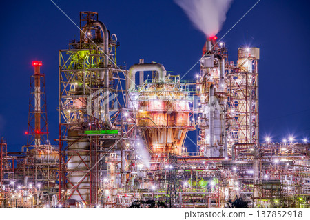 Factory night view from Isozu/Suzuka River estuary, Yokkaichi City, Mie Prefecture 137852918