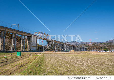 滋賀縣長濱市湖西線奧琵琶湖西淺井町的田園風光 137853587