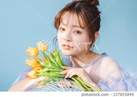 年輕女性的美麗形象 137853849