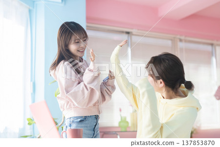 舉手擊掌 137853870
