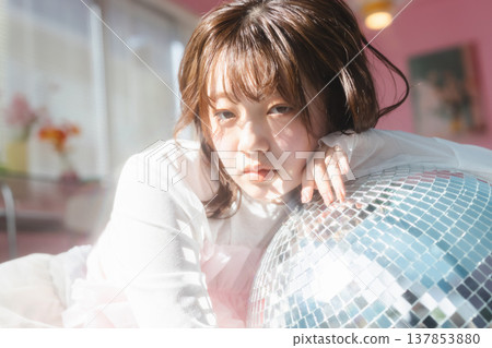 年輕女性的美麗形象 137853880