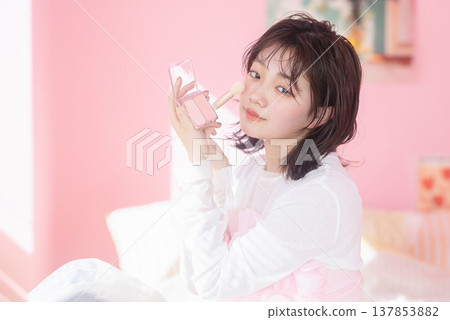 年輕女性的美麗形象 137853882