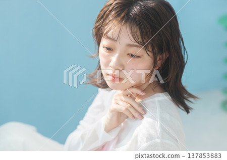 年輕女性的美麗形象 137853883