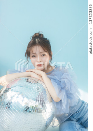 年輕女性的美麗形象 137853886