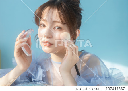 年輕女性的美麗形象 137853887