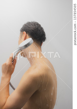 Men taking a shower 137854505