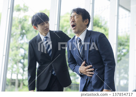 身體狀況不佳的商人 137854717