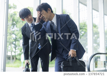身體狀況不佳的商人 身體狀況不佳的商人 137854721