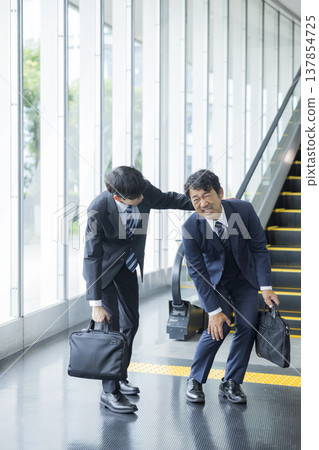 身體狀況不佳的商人 137854725