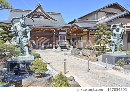 A Stroll Through Iwatsuki: Nichiren Sect Shinjoji Temple - Nio Statues 137854893