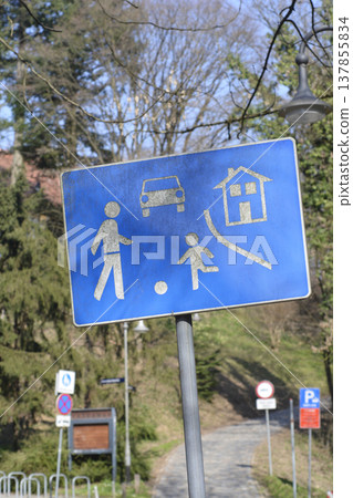Blue traffic sign for a residential play area on a city street 137855834