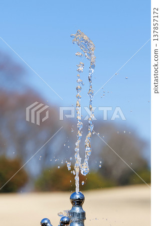 公園飲水機 137857172